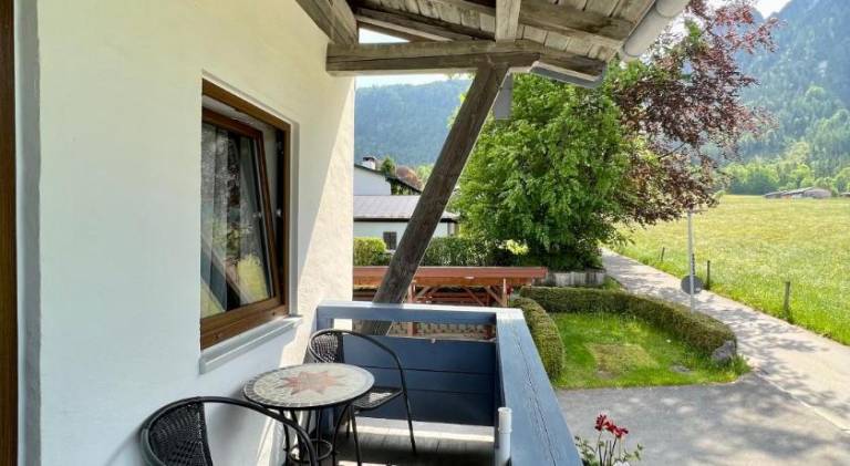 Lovely serviced apartment with yard | Pet-friendly — photo 4