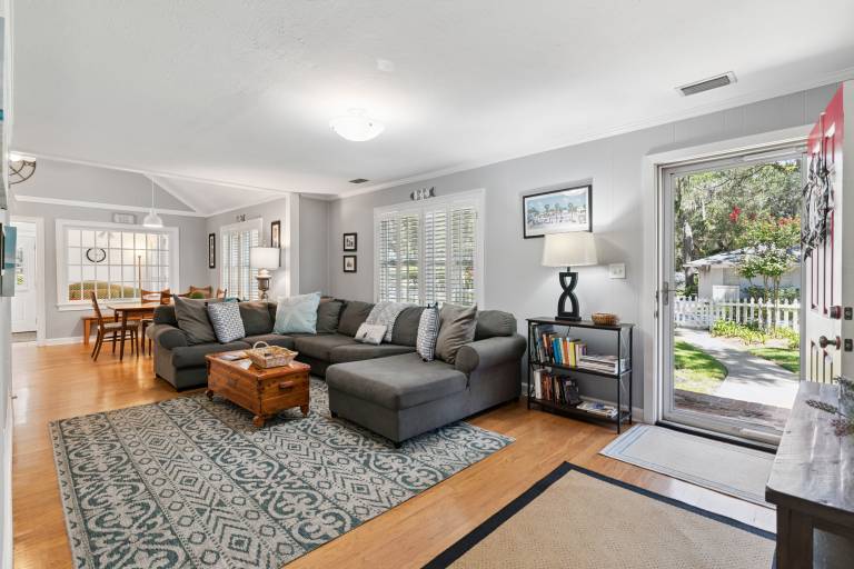 Sugar Magnolia - 400 Magnolia Ave — photo 4