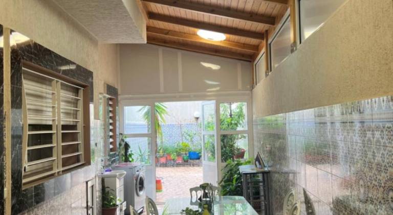 Vacation home with pool — photo 5