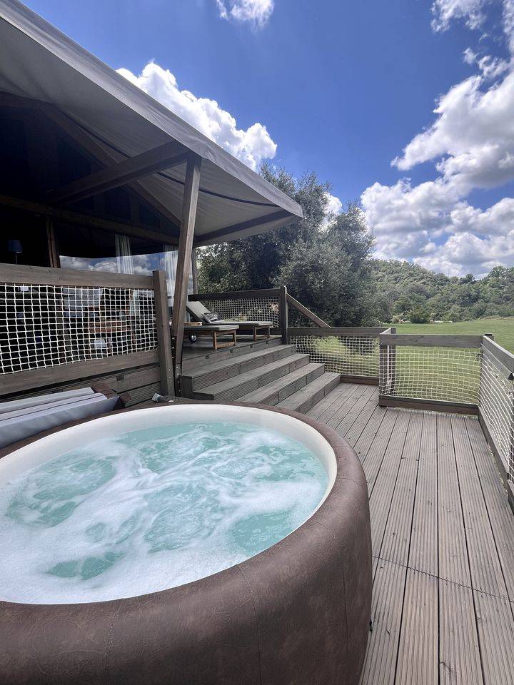 Luxury Tented Cabin with Jacuzzi and Beautiful Toscana Views in Italy — photo 5
