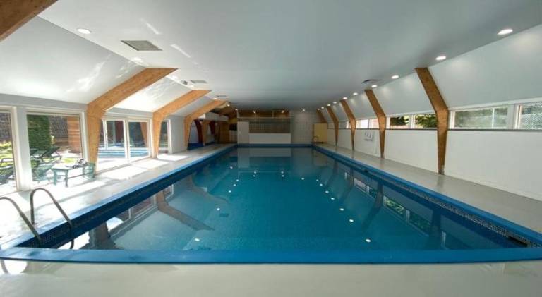 Vacation home with pool — photo 3