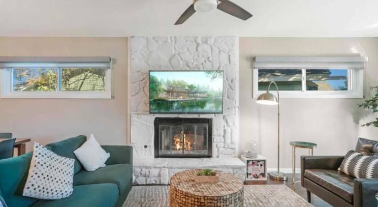 House with pool | Pets are welcome in Irving, TX