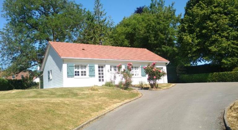 Vacation home with hot tub in Calais
