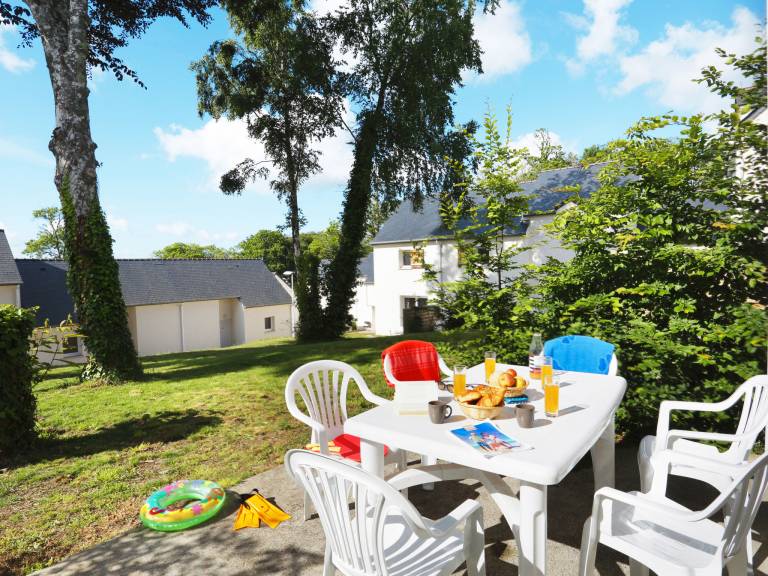 Vacation home with yard, terrace & heated pool | Dogs allowed — photo 2
