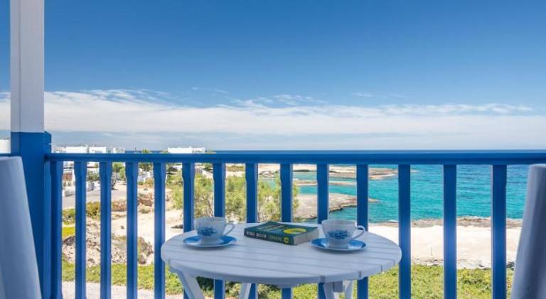 Pleasant vacation home with patio & yard | Beach nearby | Dogs allowed in Milos