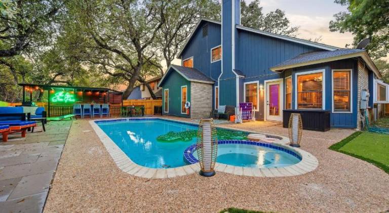 Wonderful house with pool | Perfect for remote work | Pet-friendly in San Antonio, TX