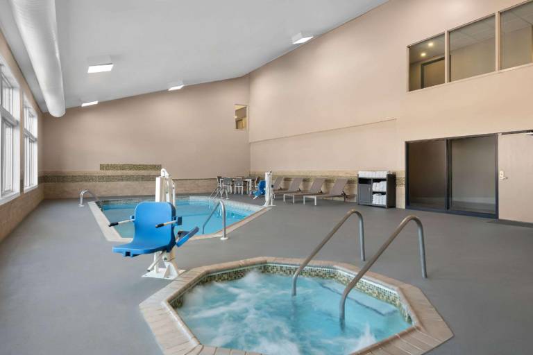 Country Inn & Suites by Radisson, Coon Rapids, MN — photo 4