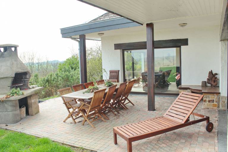 Vacation home with yard, barbecue & terrace — photo 5