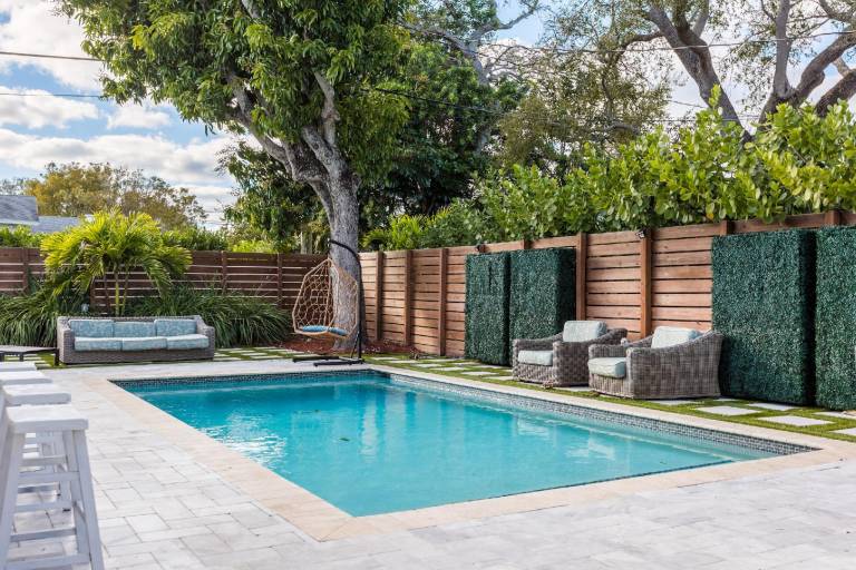 House with pool, garden & barbecue | Perfect for remote work in Fort Lauderdale, FL