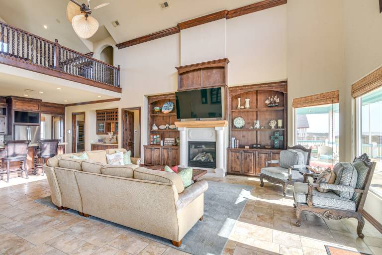 Beachfront Group Getaway on Bolivar Peninsula — photo 5
