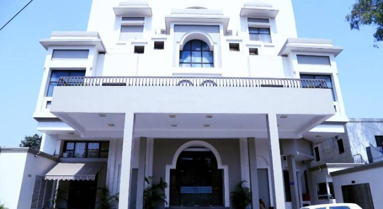 HOTEL RAJMAHAL