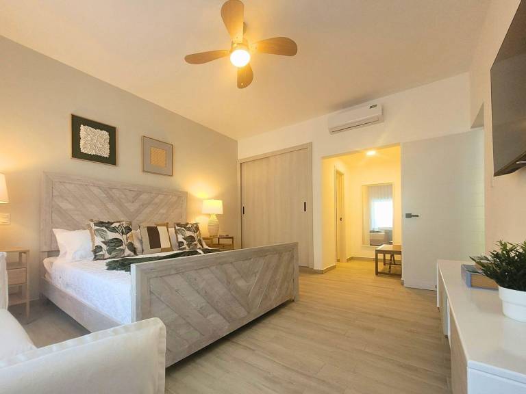 Apartment with pool, garden & jacuzzi — photo 2