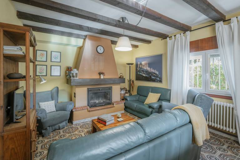 Family-oriented spacious house with private pool, garden & barbeque | Garden view | Dogs allowed — photo 4
