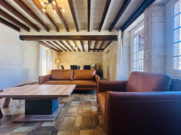 Authentic Stay in Burgundy: Charming House & Fireplace — photo 2