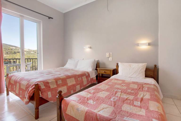 Studio "Dolphin Studio Sea View 10" with Private Balcony, Shared Garden & Wi-Fi — photo 2
