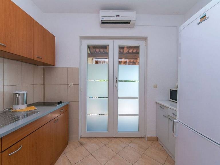 Rental apartment with garden | Garden view — photo 2
