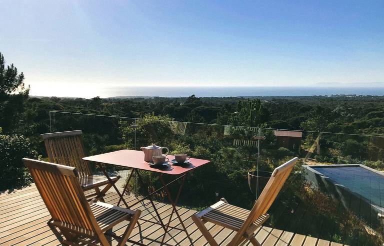 Inspiring Tiny House Rental with Breathtaking Ocean Views for Glamping near Lisbon — photo 4