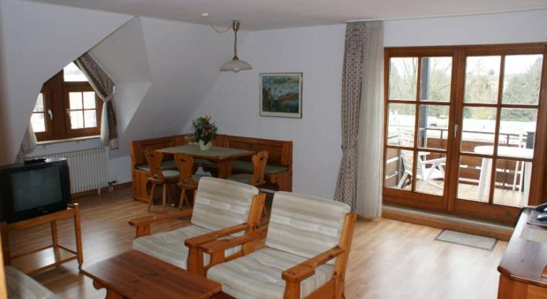 Holiday apartment with patio & garden — photo 5