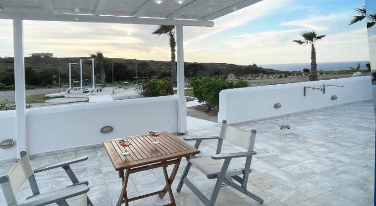 Apartment with pool, grill & yard — photo 4