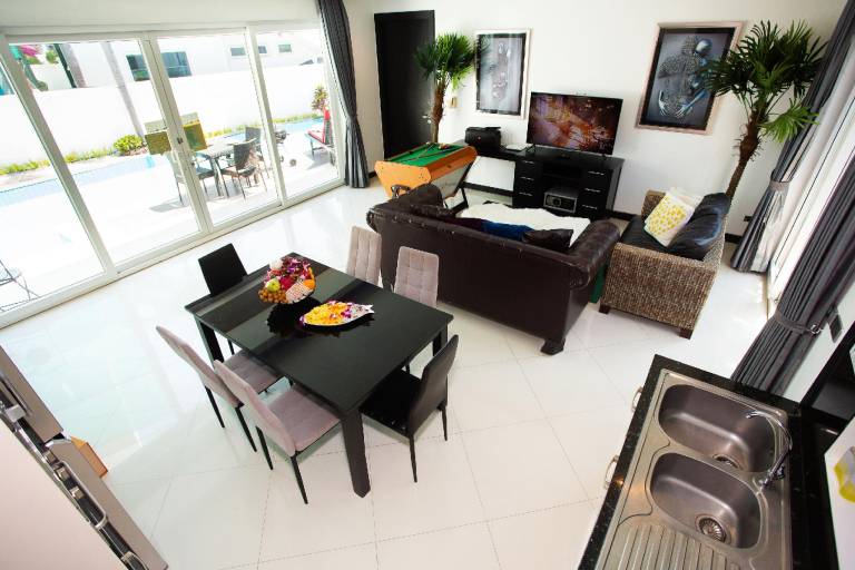 Villa with terrace, pool & barbeque | Good for workation | Pets allowed — photo 5