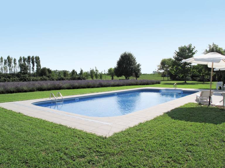 House with garden, BBQ & pool — photo 2