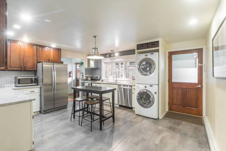 Condo with barbeque | City view — photo 4