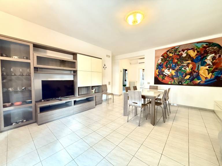 Rental apartment with patio — photo 5