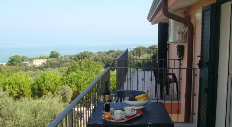 Serviced apartment with garden & terrace — photo 4