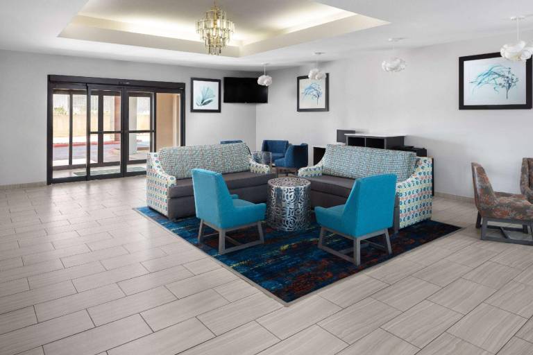 La Quinta Inn & Suites by Wyndham Woodward — photo 3
