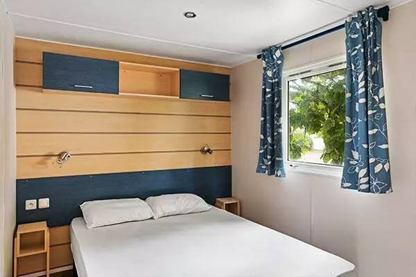 Campsite Les Catalpas de Royan - Mobile home Classic 2 bdr. 4 pers. Covered Decking — photo 5