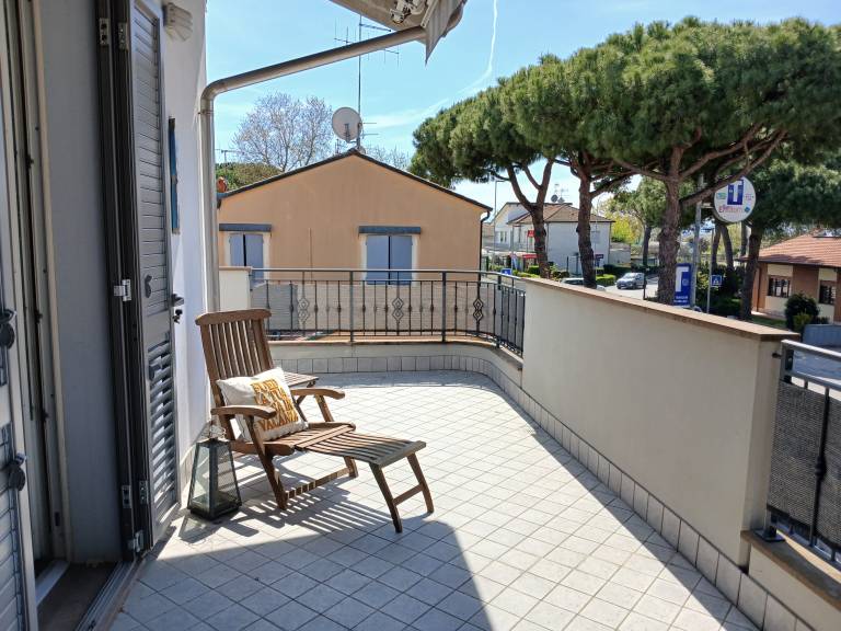 Rental apartment with patio — photo 5