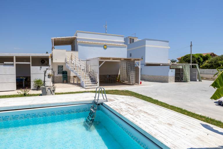 Apartment with barbeque, pool & fast internet | Garden view | Beach nearby | Pet-friendly — photo 2
