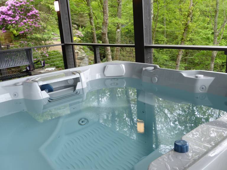 Cabin with hot tub, barbecue & pool | Mountain view — photo 4