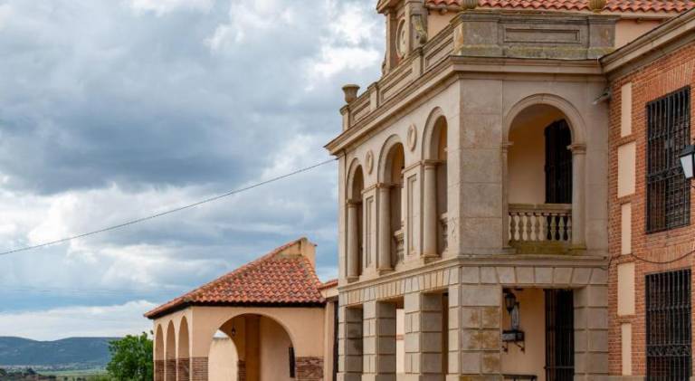 Ample apartment with pool | Pets are welcome in Consuegra