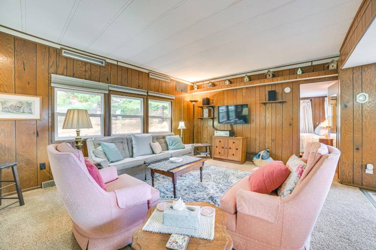 13 Mi to Nubs Nob: Pet-Friendly Retreat — photo 5