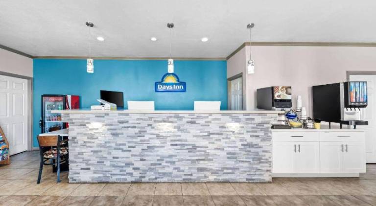 Days Inn by Wyndham Gainesville — photo 2