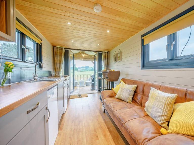 Lodge with terrace & BBQ — photo 4