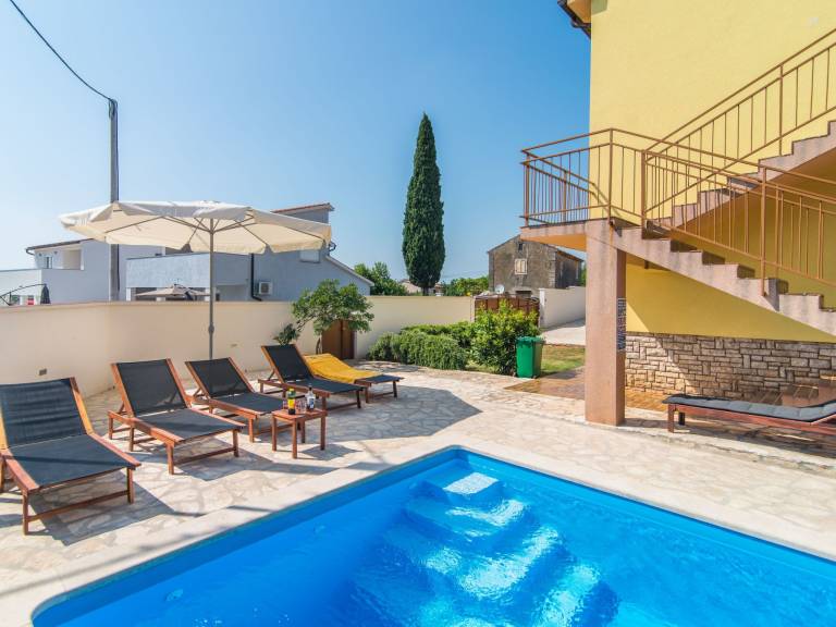 Spacious vacation home with garden, barbecue & private pool | Pets allowed — photo 4
