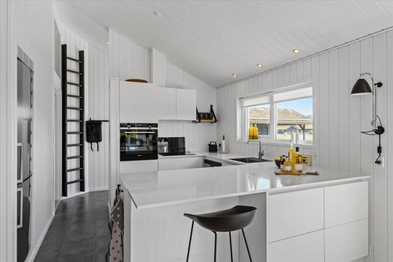 Child-friendly nice house with grill, hot tub & patio | Pets are welcome — photo 4