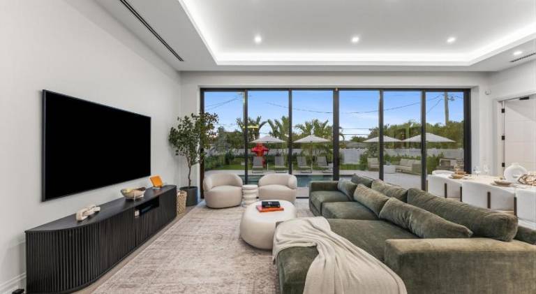 Villa with pool & jacuzzi — photo 4