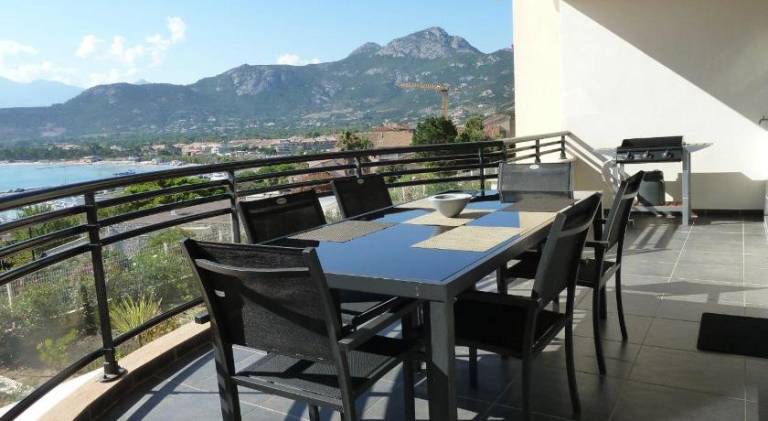 Fully equipped nice holiday apartment with terrace | Next to the beach | Pets allowed in Calvi