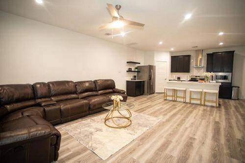 Villa  South Acres/ Crestmont Park