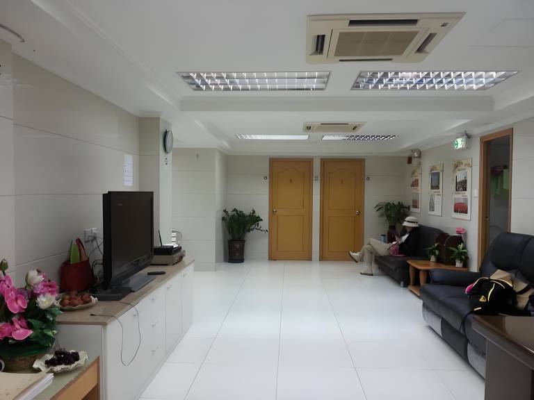 Hong Kong Le Cong Fraternal Association Hostel in Kowloon