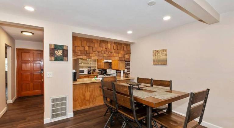 House | Ski nearby | Pets are welcome — photo 4