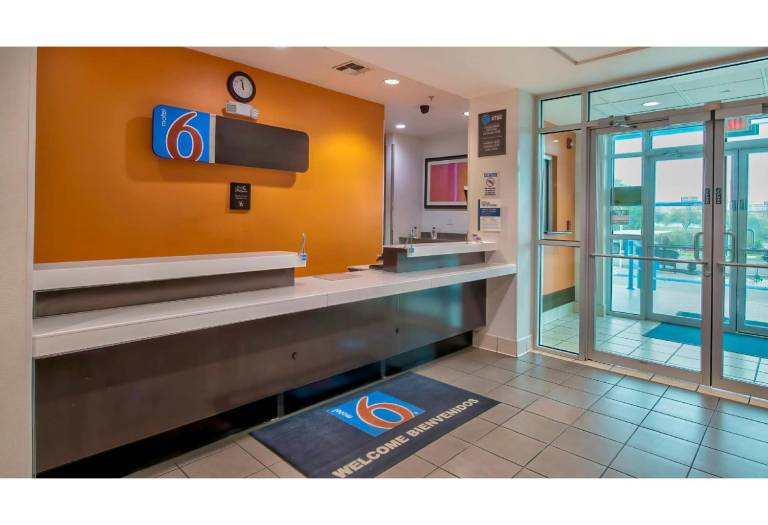 Motel 6 Eagle Pass, TX - Lakeside — photo 4