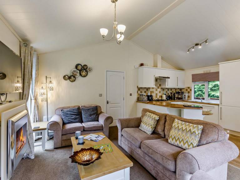 Fully equipped beautiful lodge with terrace, hot tub & yard | Pet-friendly — photo 5