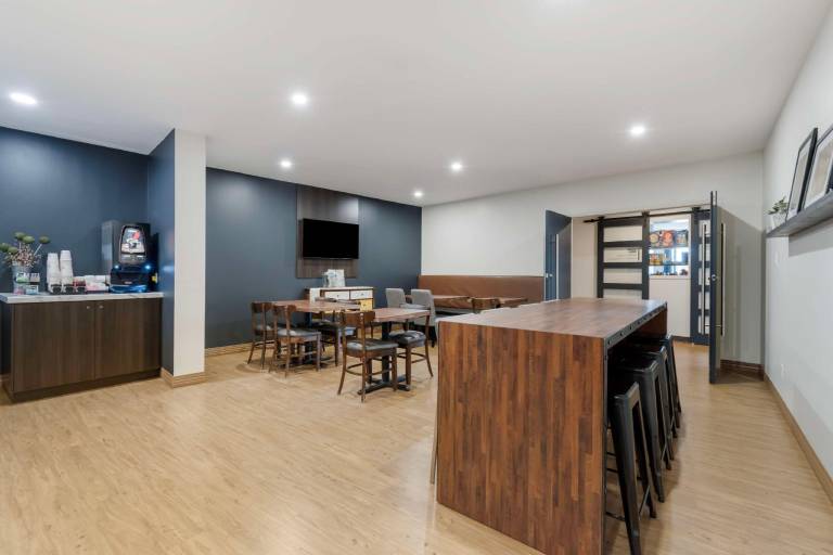 Villa Inn & Suites, SureStay Collection by Best Western — photo 4