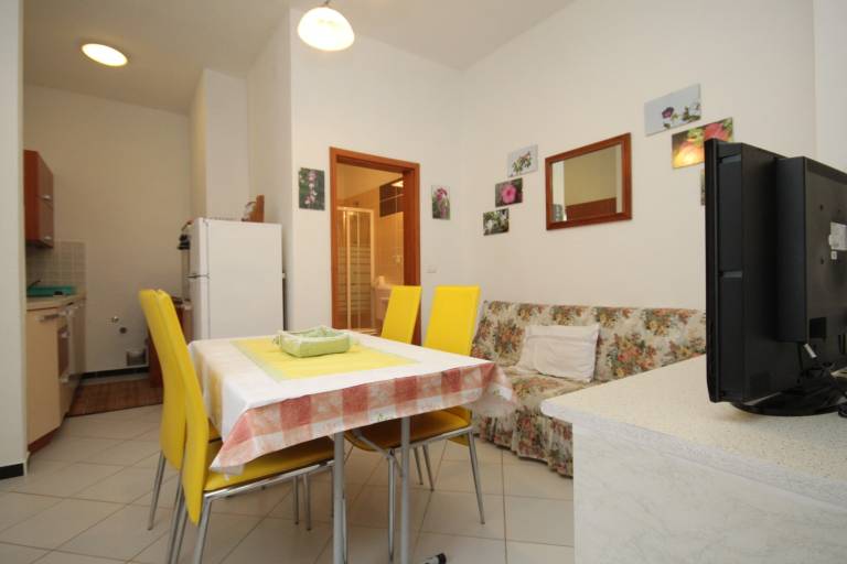 One bedroom apartment near beach Artatore, Lošinj (A-7935-b) — photo 4