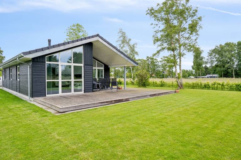 Vacation home with grill, patio & hot tub — photo 2