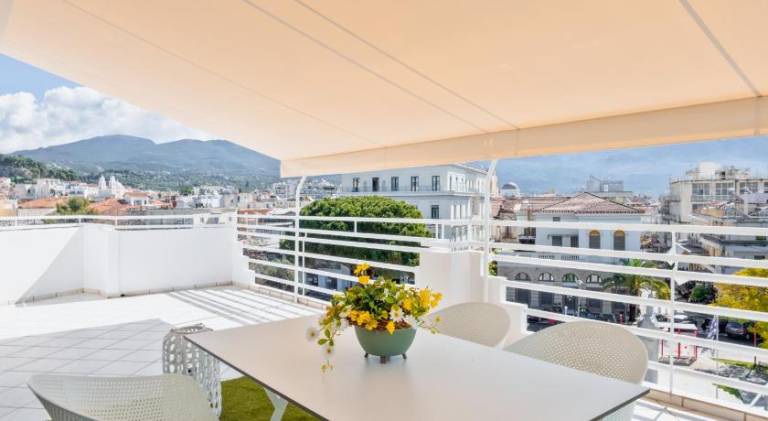 Holiday apartment with patio in Kalamata